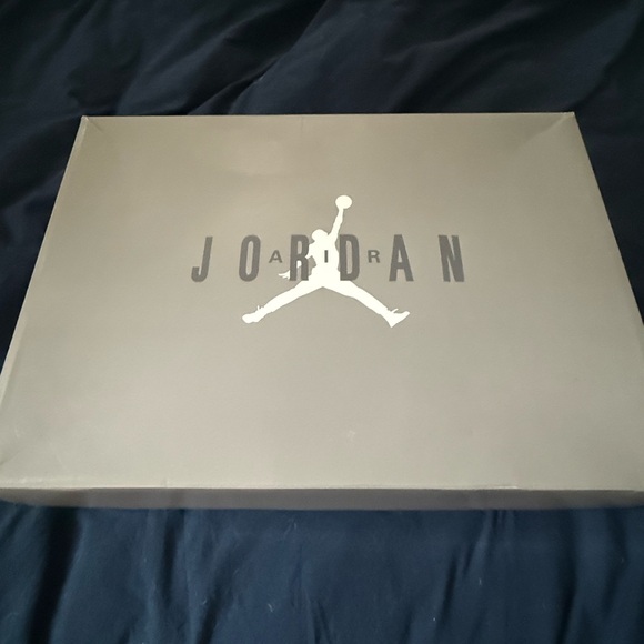 Jordan 11 Retro Gray Box